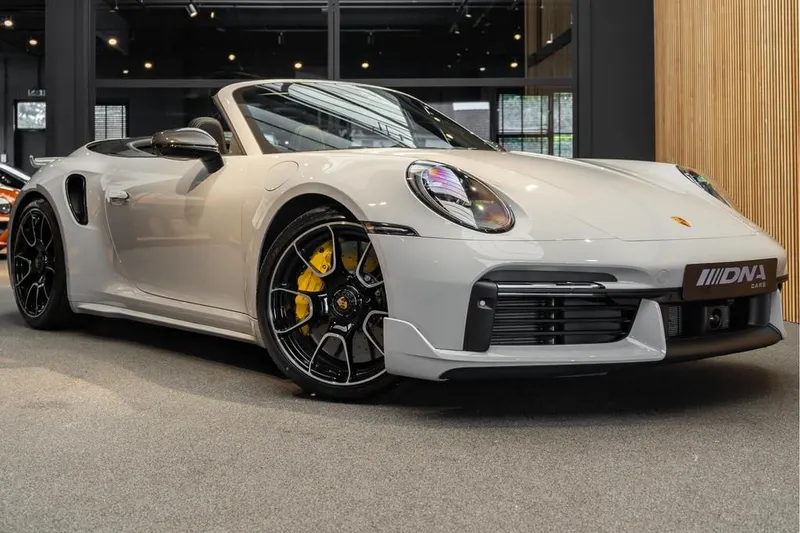 Porsche 911 (2023)