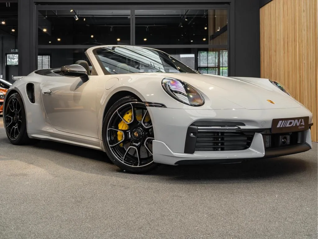 Porsche 911 (2023) — foto 1
