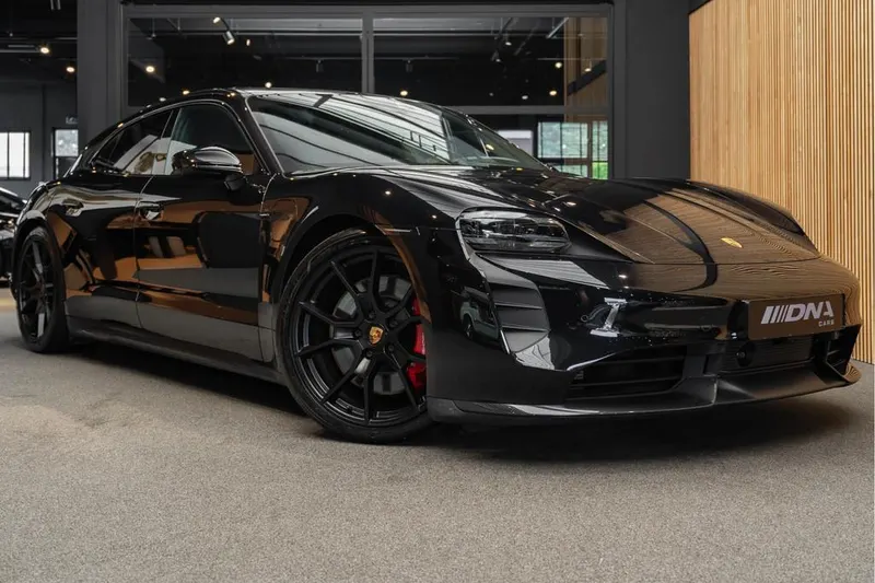 Porsche Taycan (2023)