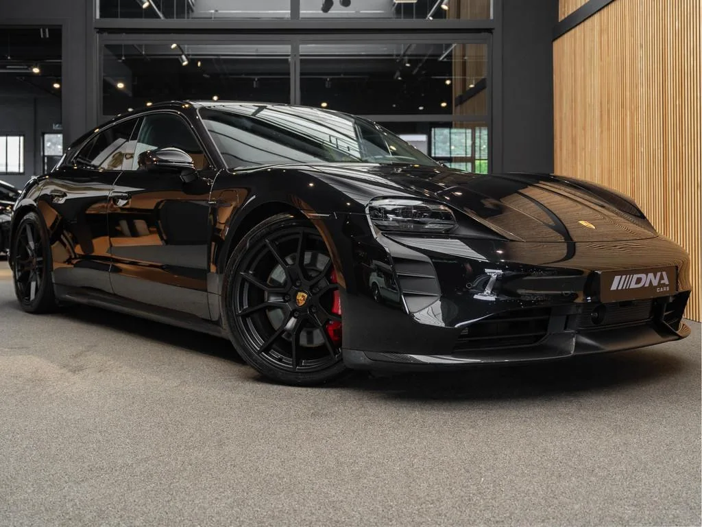 Porsche Taycan Sport Turismo (2023) — foto 1
