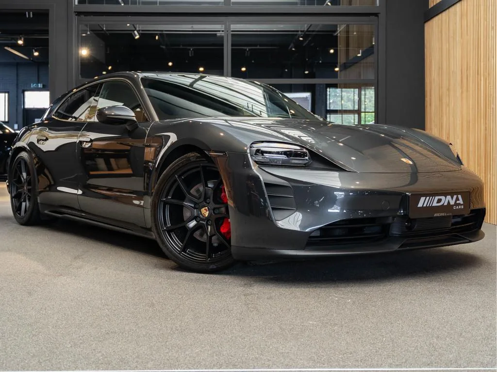 Porsche Taycan Sport Turismo (2023) — foto 1