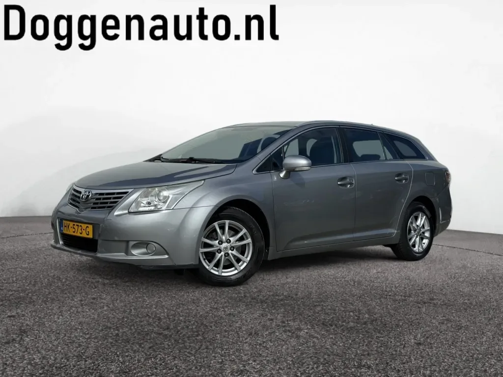 Toyota Avensis (2011) — foto 1