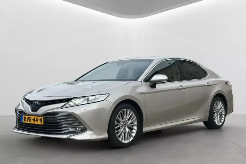 Toyota Camry (2021)