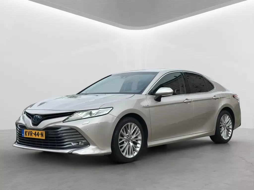 Toyota Camry (2021) — foto 1