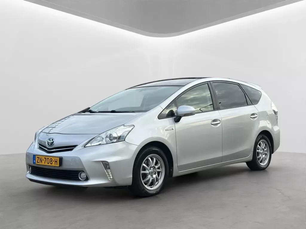 Toyota Prius Wagon (2014) — foto 1