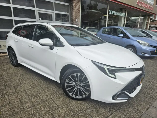 Toyota Corolla (2024) — foto 1
