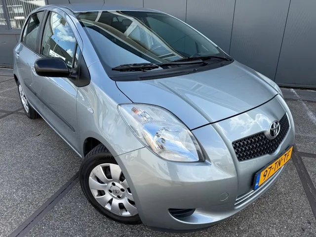 Toyota Yaris (2006) — foto 1