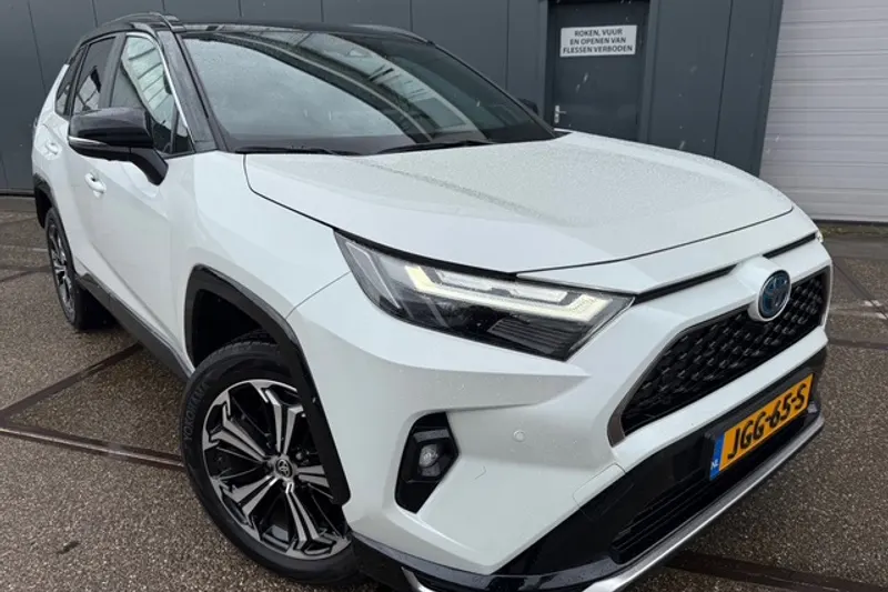 Toyota RAV4 (2025)
