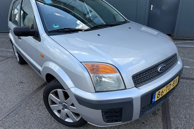 Ford Fusion (2006)