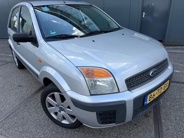 Ford Fusion (2006) — foto 1