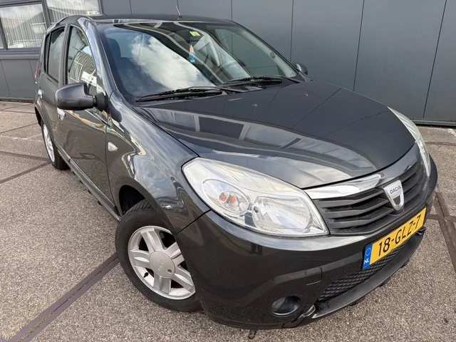 Dacia Sandero (2008) — foto 1