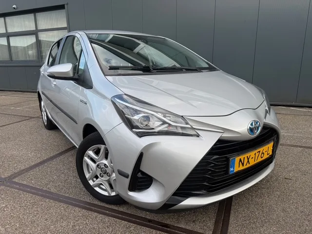 Toyota Yaris (2017) — foto 1
