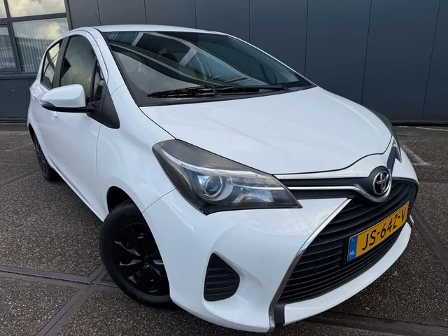 Toyota Yaris (2016) — foto 1