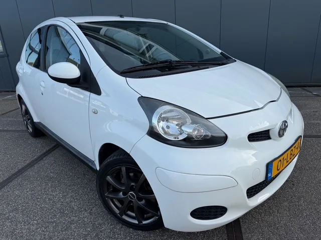 Toyota Aygo (2010) — foto 1