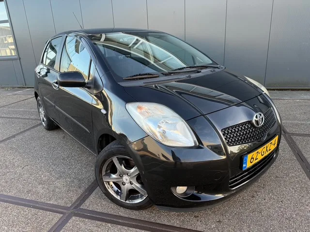Toyota Yaris (2008) — foto 1
