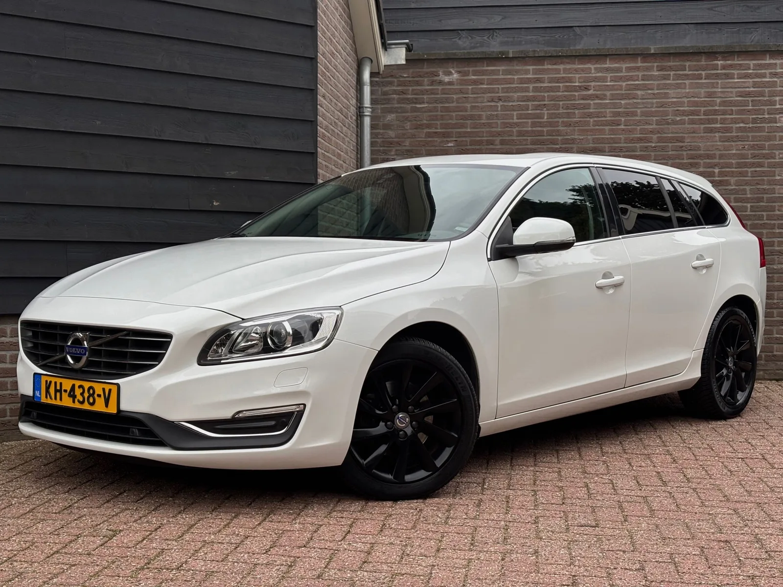 Volvo V60 (2016) — foto 1