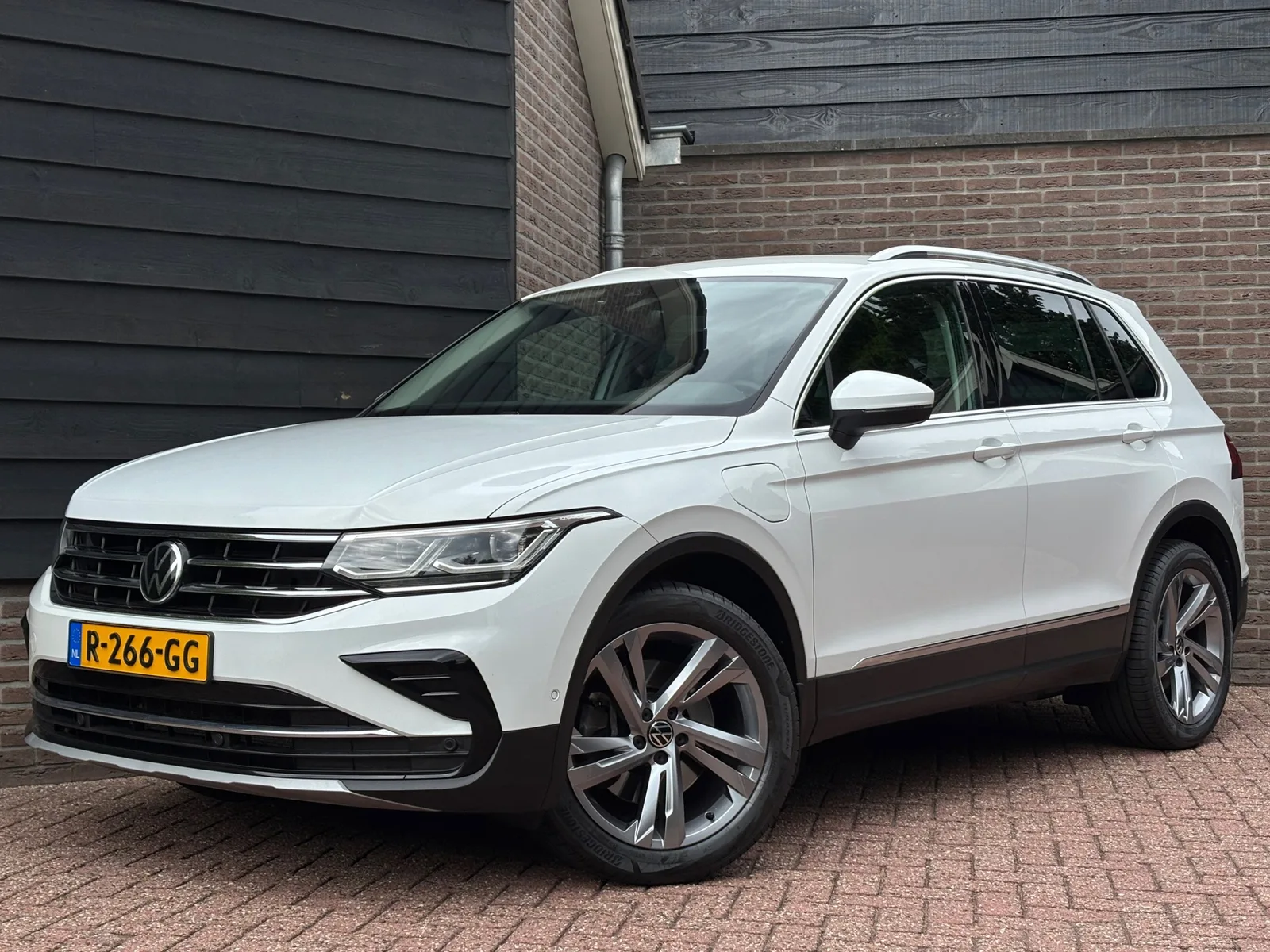Volkswagen Tiguan (2021) — foto 1