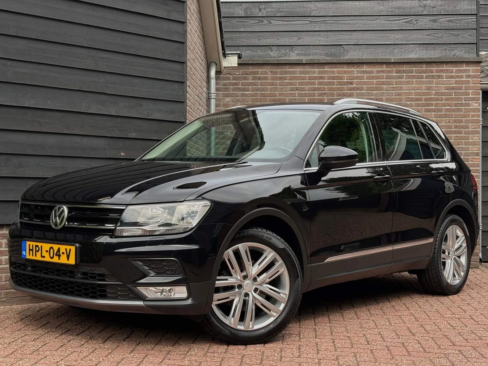 Volkswagen Tiguan (2017) — foto 1