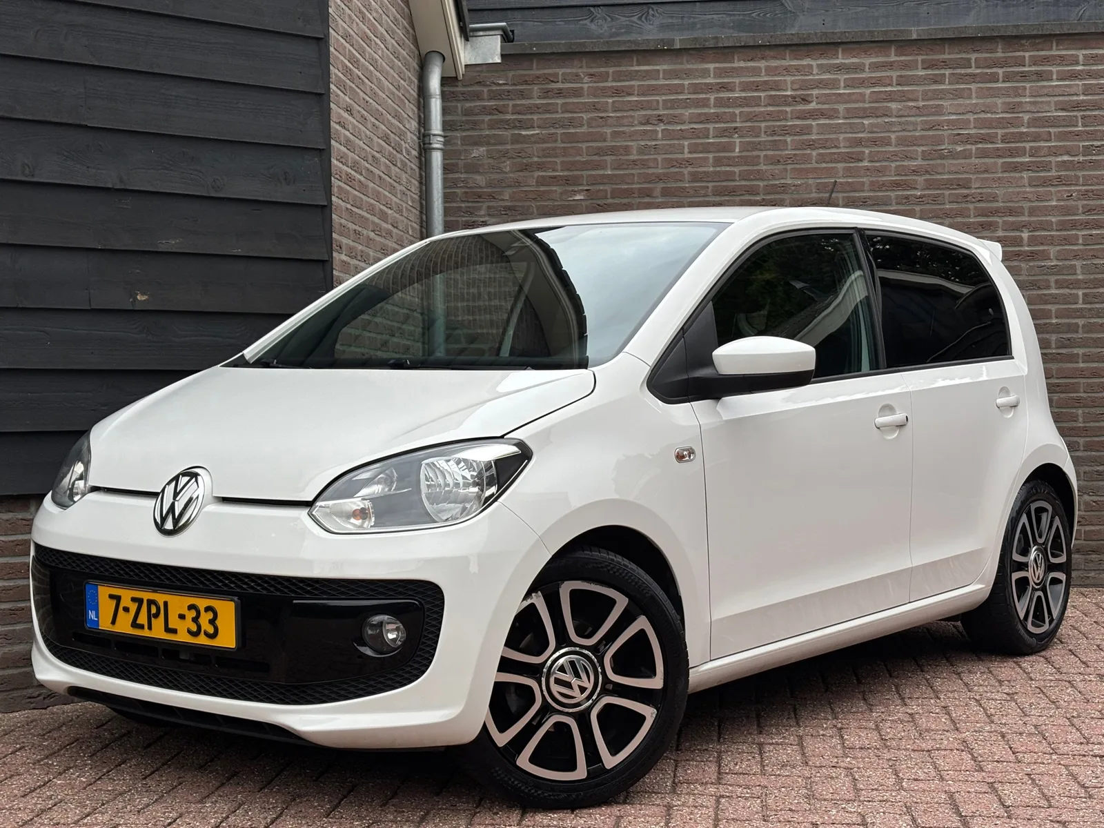 Volkswagen Up! (2015) — foto 1