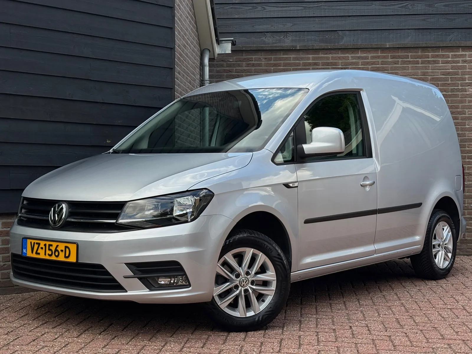 Volkswagen Caddy (2016) — foto 1