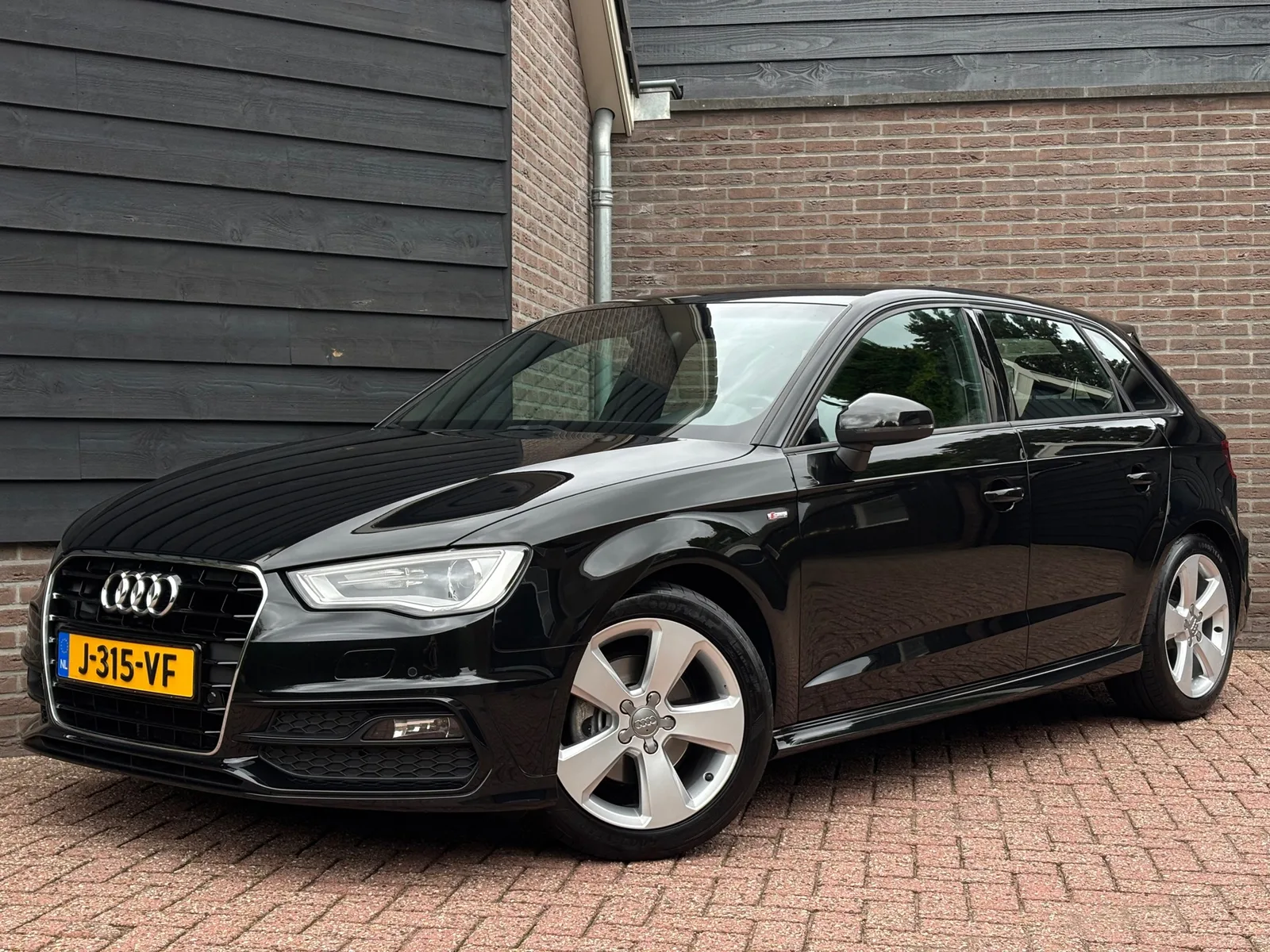 Audi A3 (2015) — foto 1