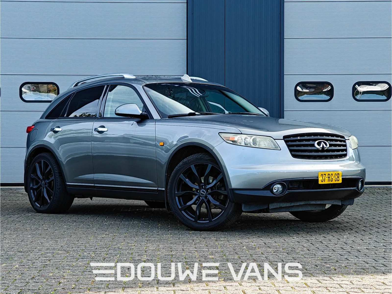 Infiniti FX (2005) — foto 1