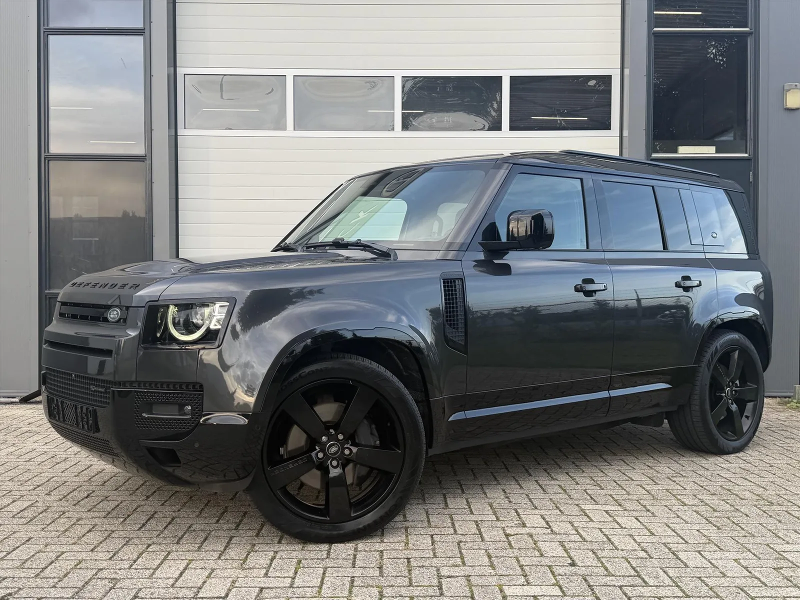Land Rover Defender (2023) — foto 1
