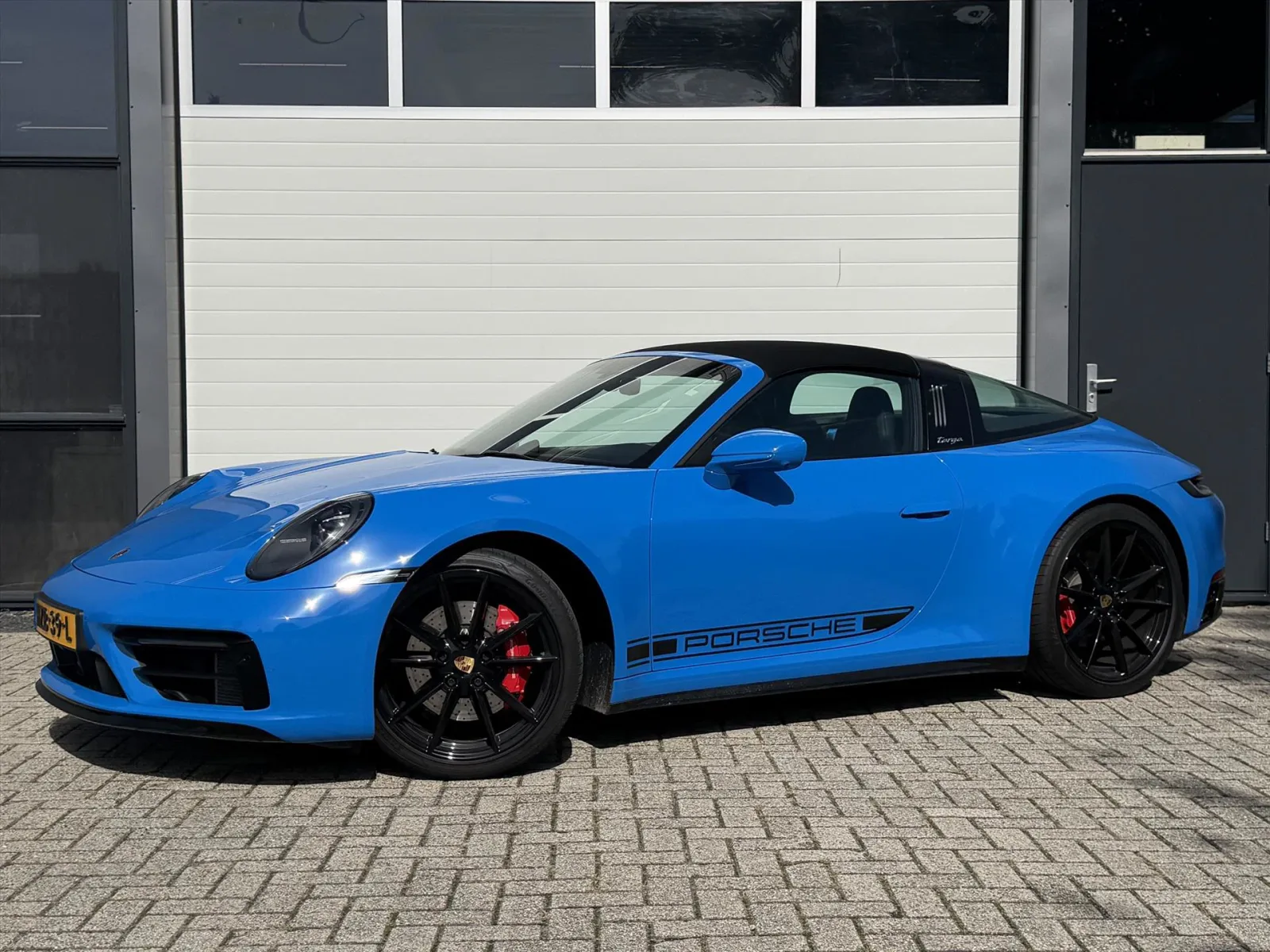 Porsche 911 (2023) — foto 1