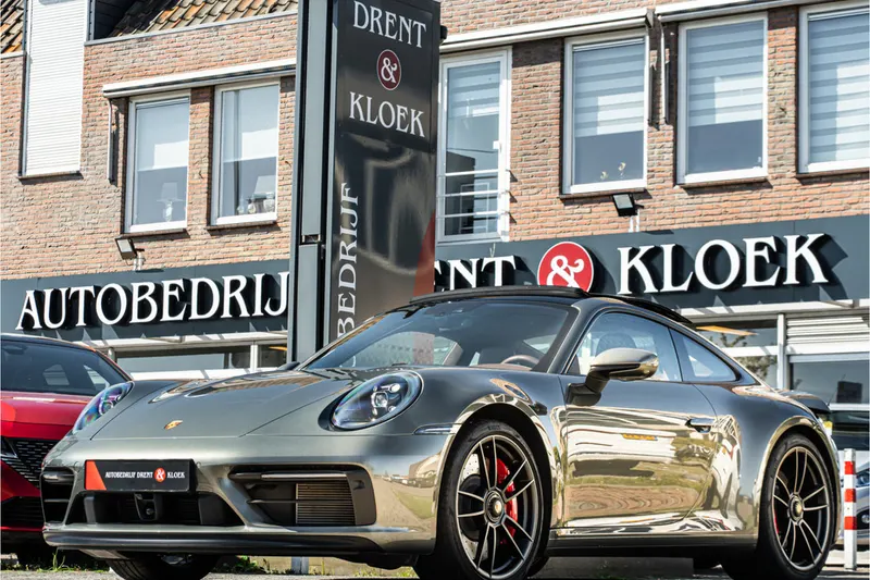Porsche 911 (2023)