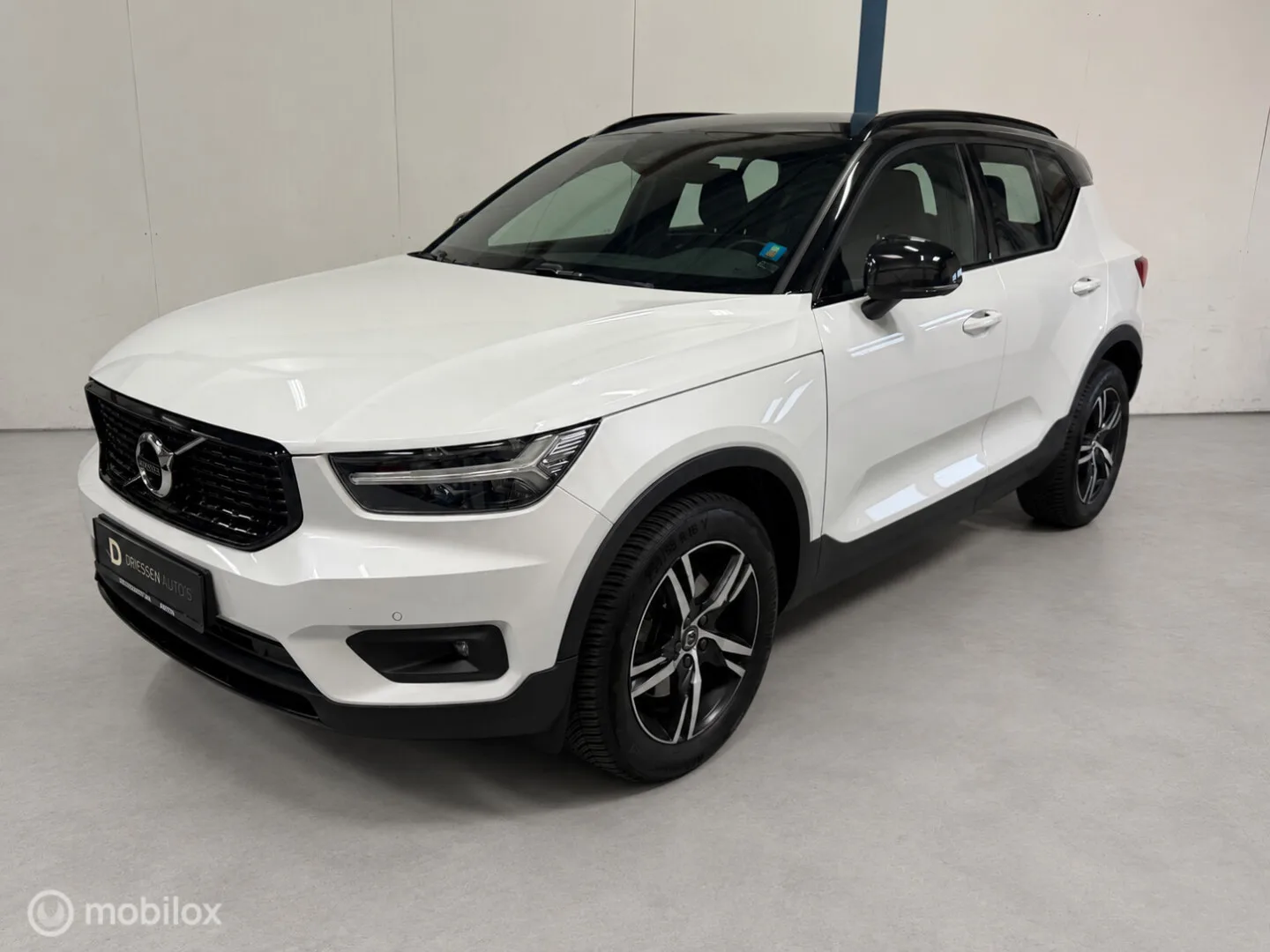Volvo XC40 (2019) — foto 1