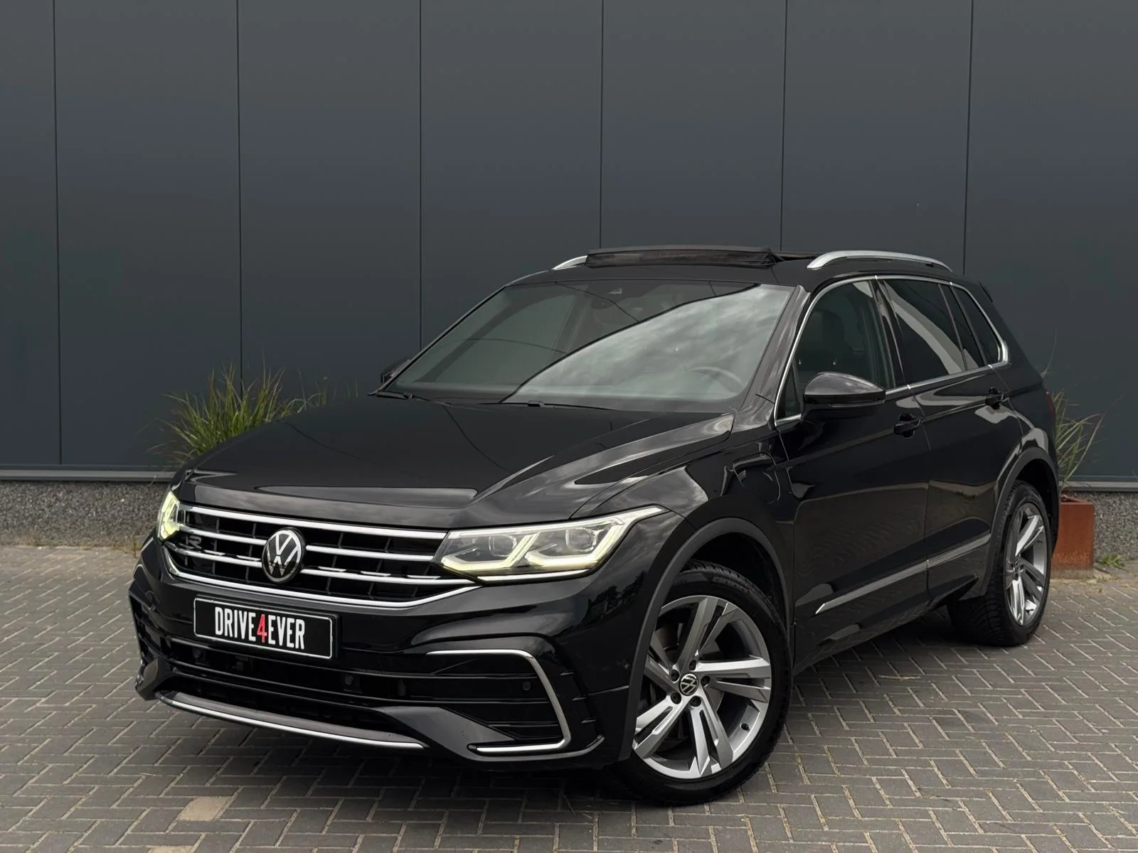 Volkswagen Tiguan (2022) — foto 1