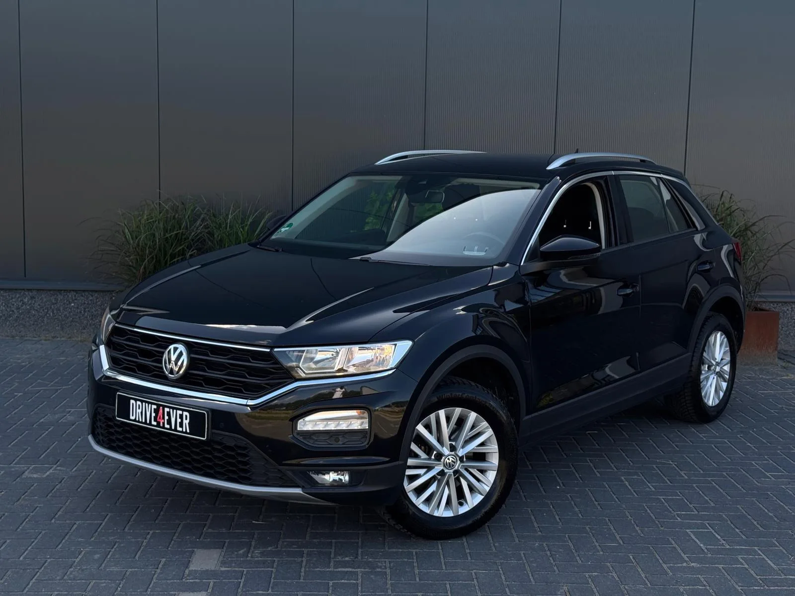 Volkswagen T-Roc (2020) — foto 1