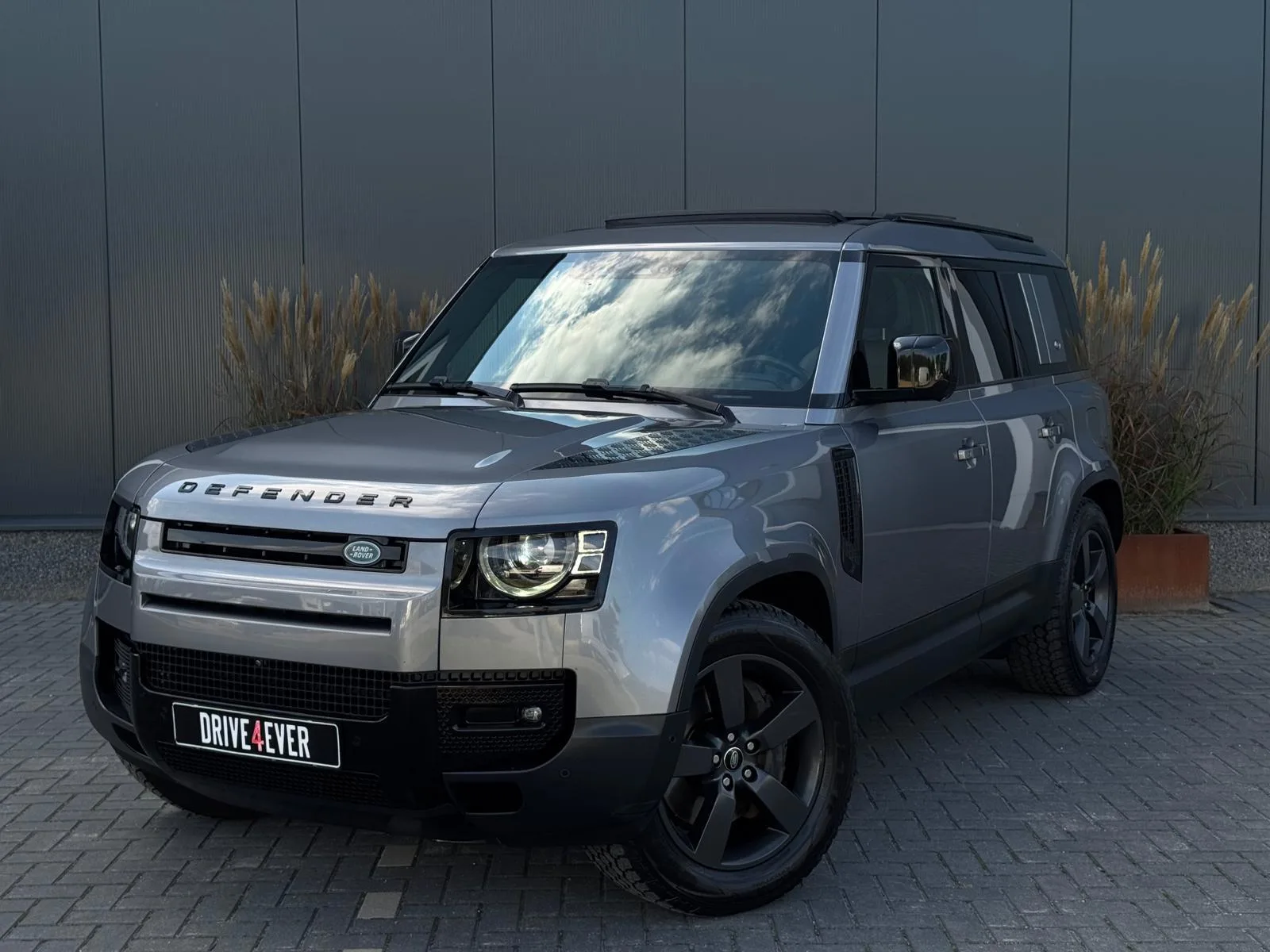 Land Rover Defender (2021) — foto 1