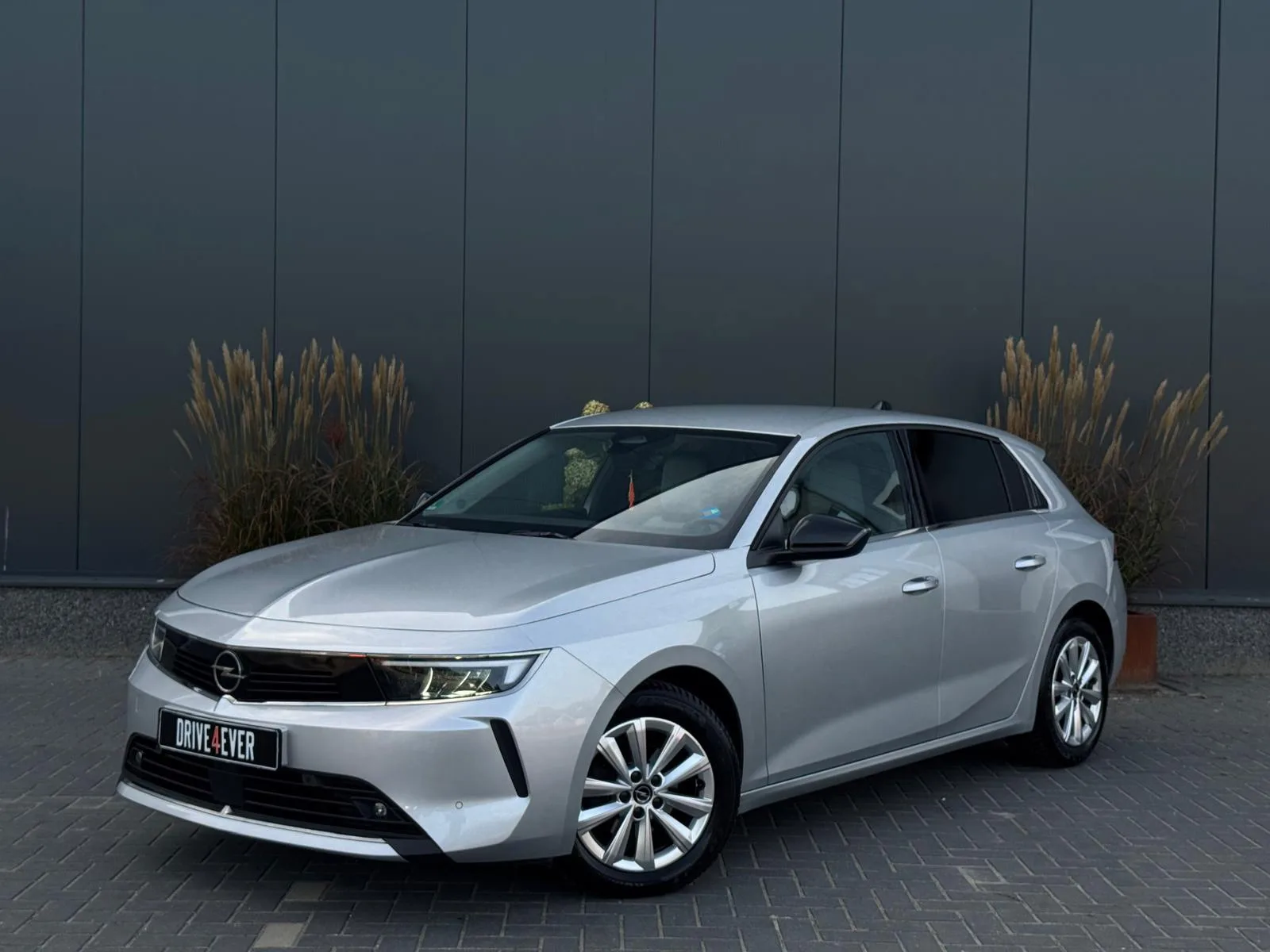 Opel Astra (2023) — foto 1