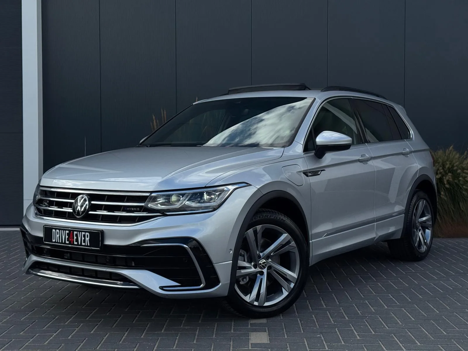 Volkswagen Tiguan (2024) — foto 1