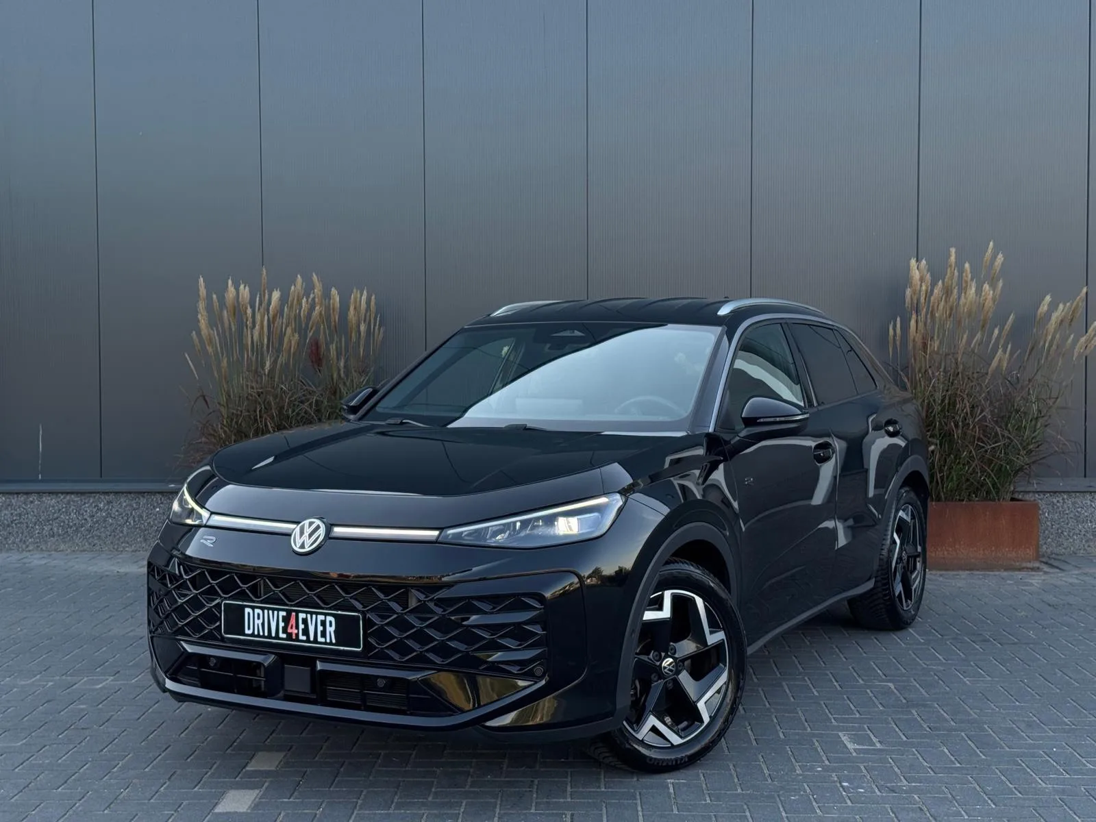 Volkswagen T-Roc (2025) — foto 1
