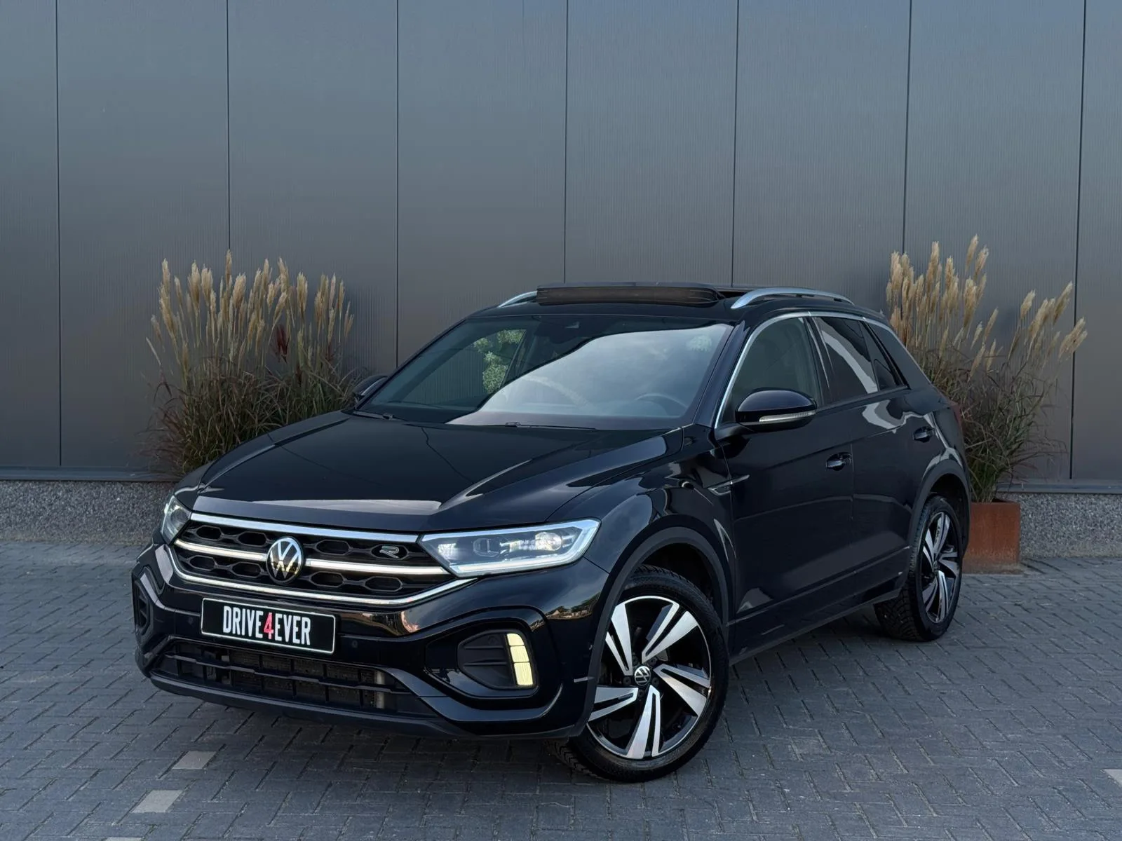 Volkswagen T-Roc (2023) — foto 1