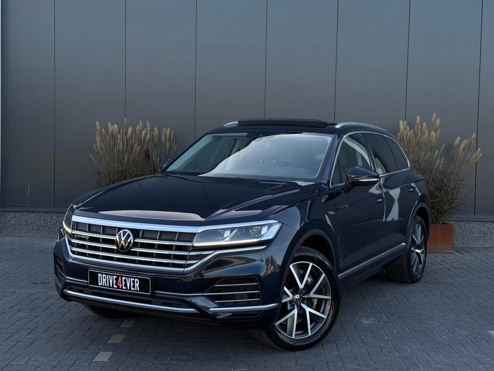 Volkswagen Touareg (2023) — foto 1