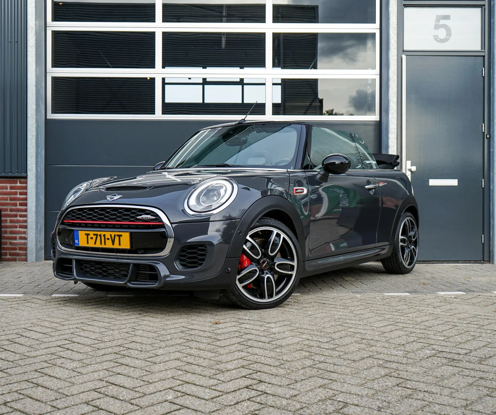MINI Cabrio (2018) — foto 1