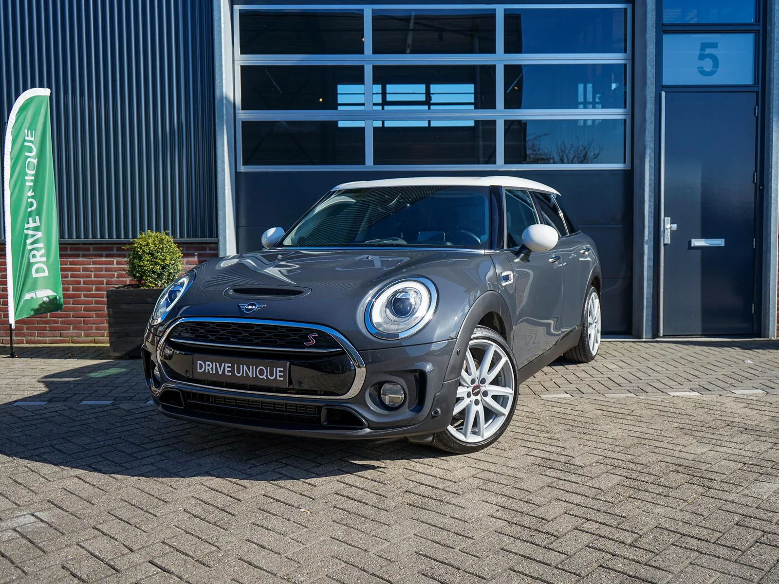 MINI  (2018) — foto 1