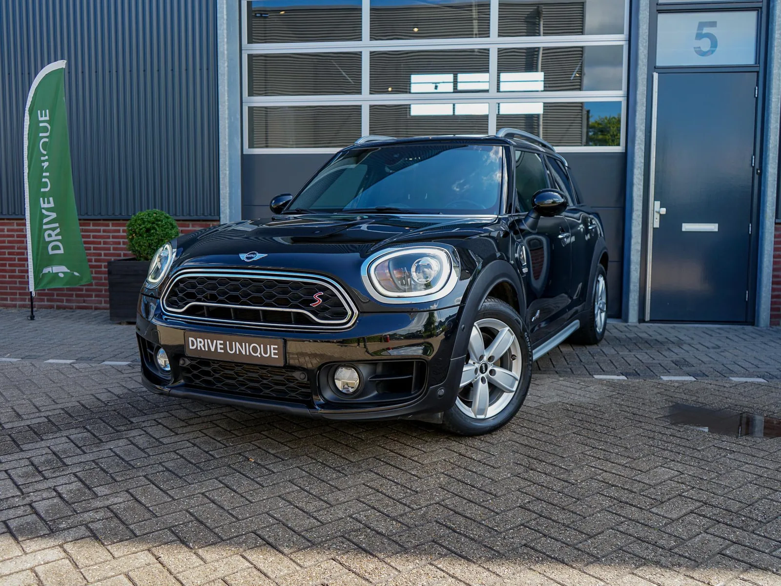 MINI  (2018) — foto 1