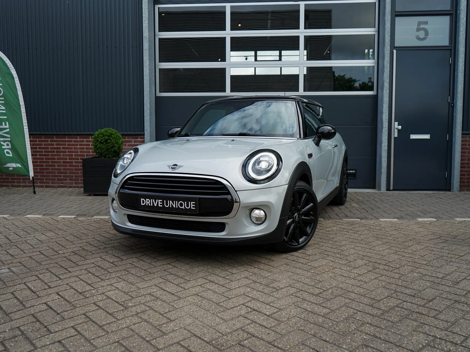 MINI  (2018) — foto 1