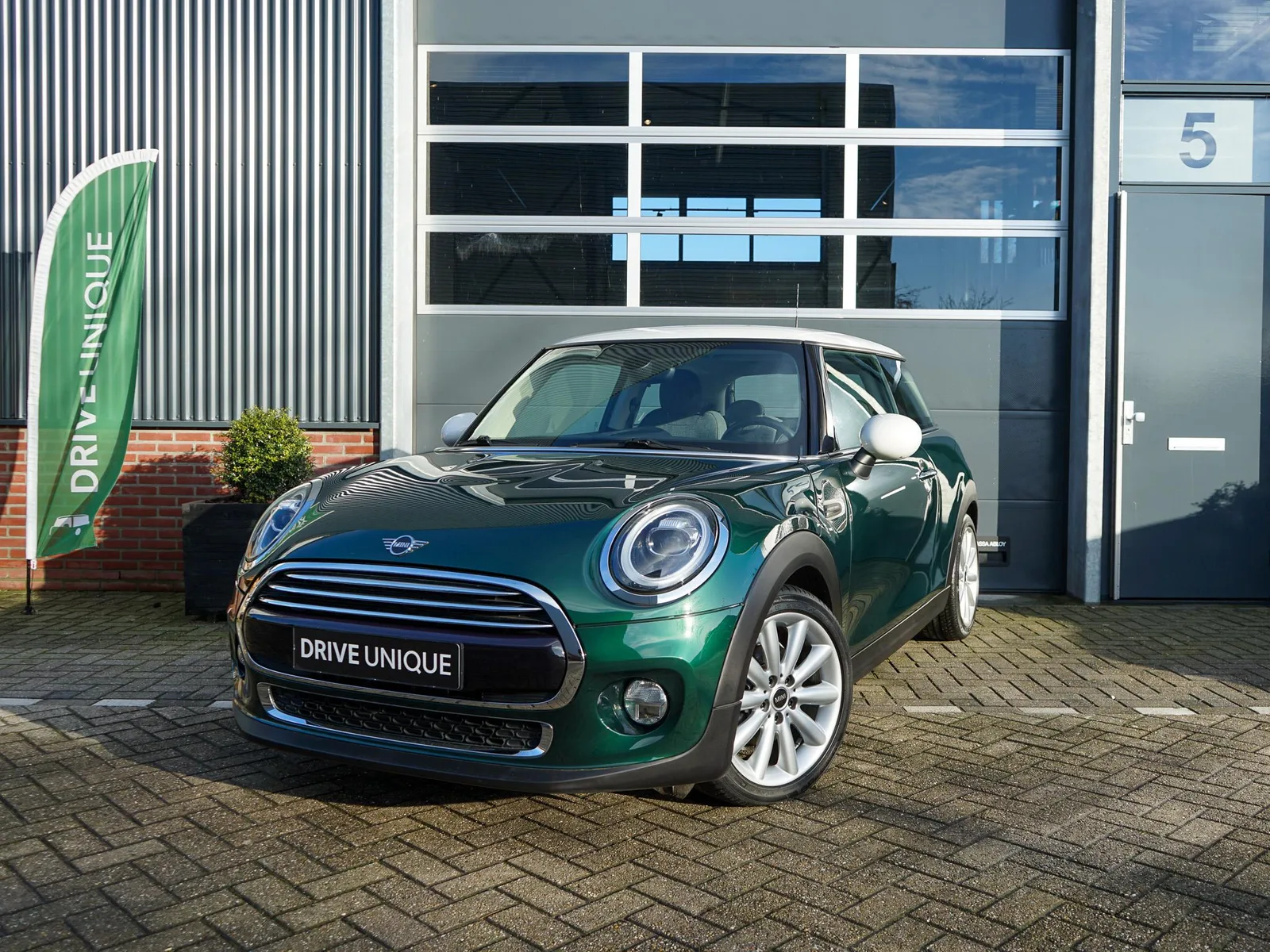 MINI  (2018) — foto 1