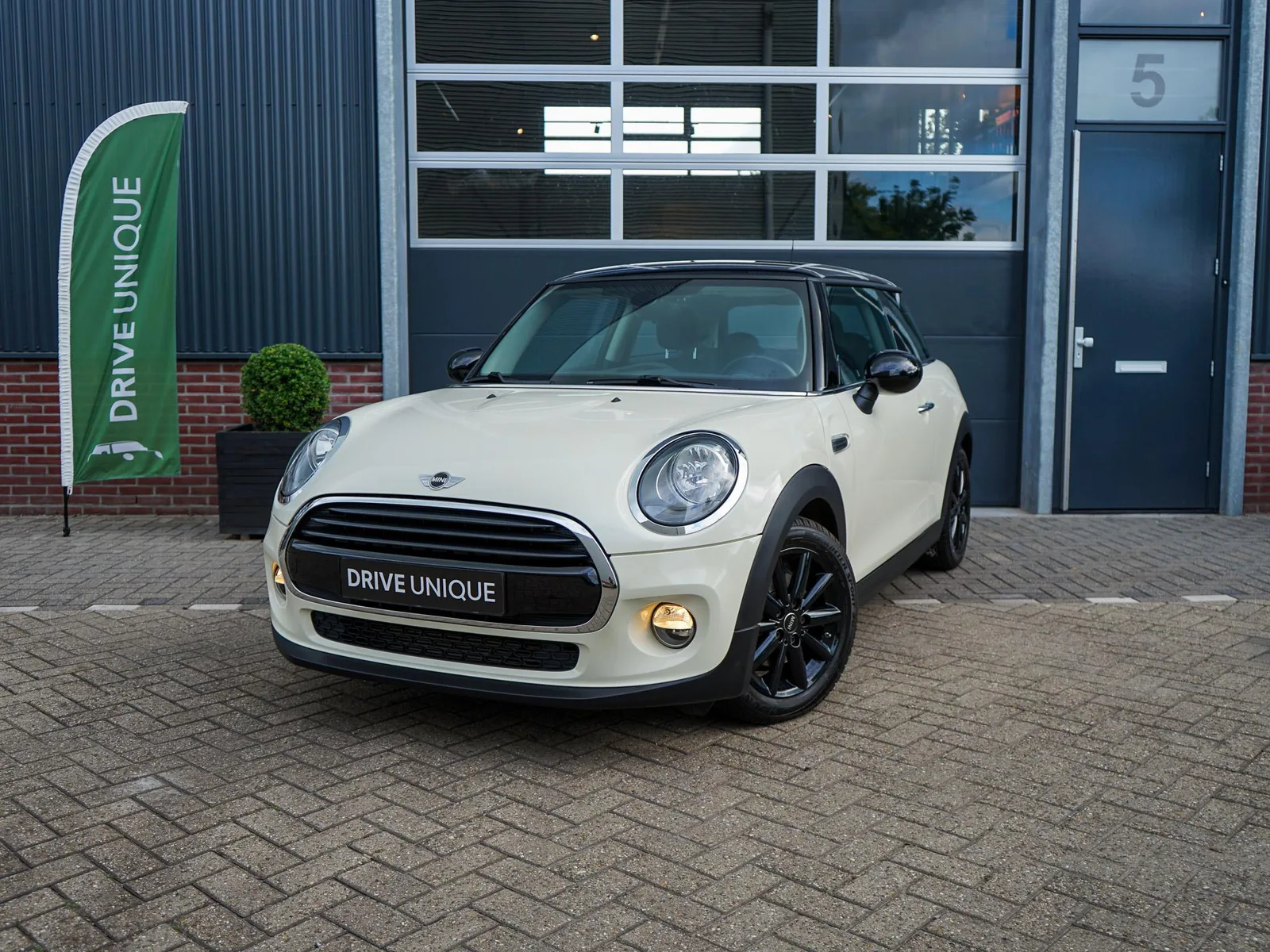 MINI  (2016) — foto 1