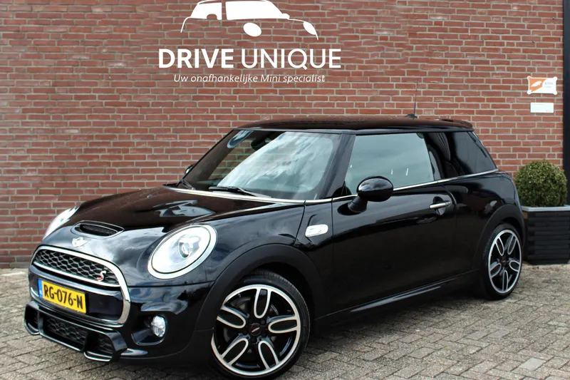 MINI  (2017)