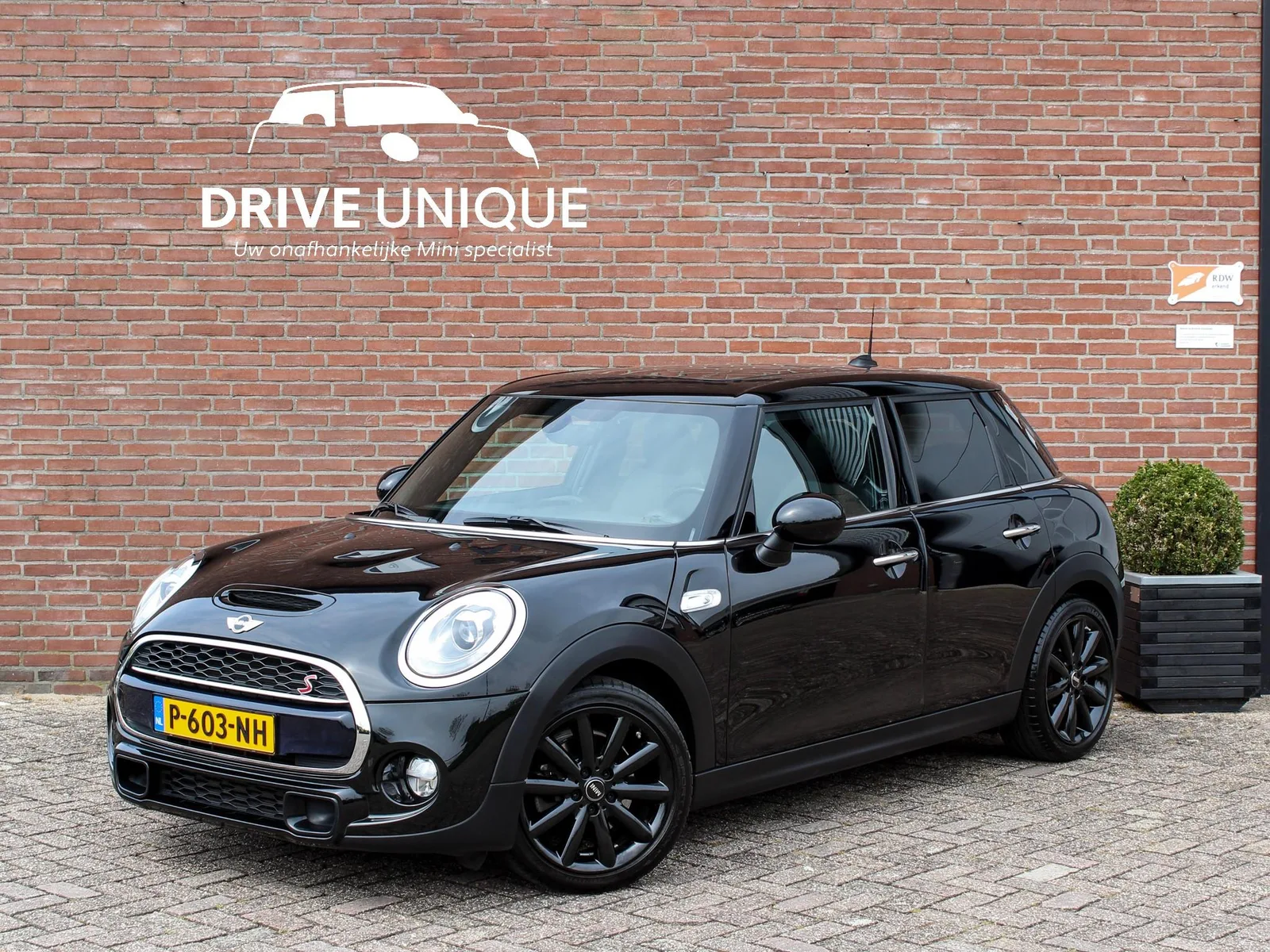 MINI  (2017) — foto 1