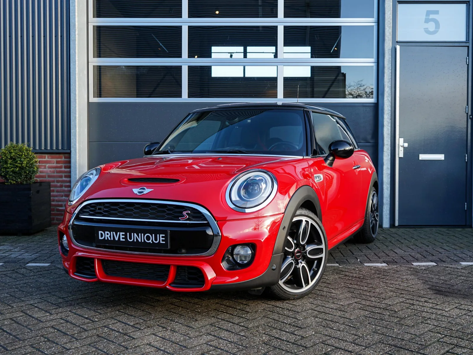 MINI Cooper S (2018) — foto 1