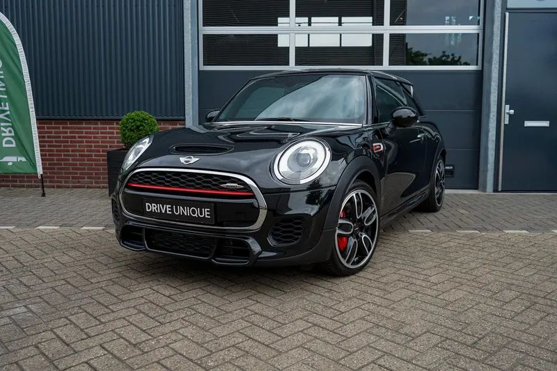 MINI  (2017)