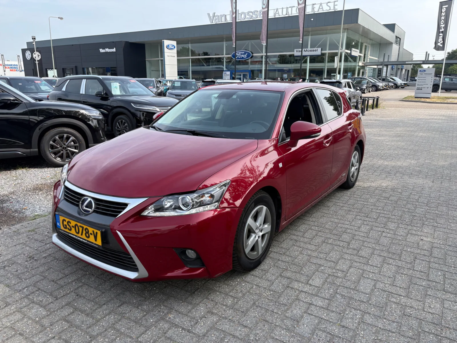 Lexus CT (2015) — foto 1