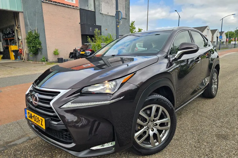 Lexus NX (2015)